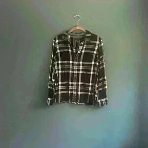 Tommy Hilfiger, navy blue‎ and white plaid button-down shirt women’s small